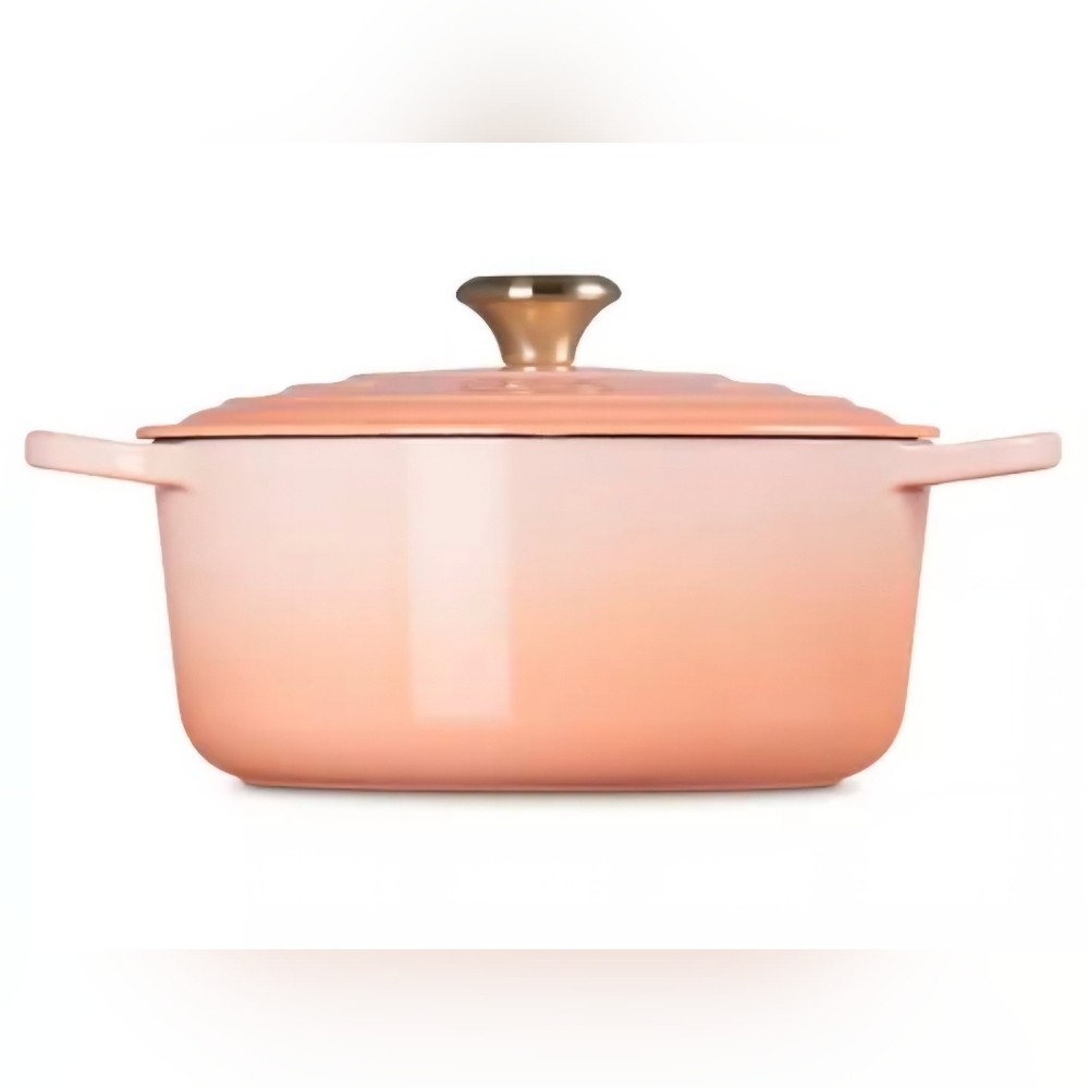 Le Creuset Signature Round Dutch Oven, 5.5 Qt., Color Pêche, Retail $434.95 USD - Picture 5 of 16